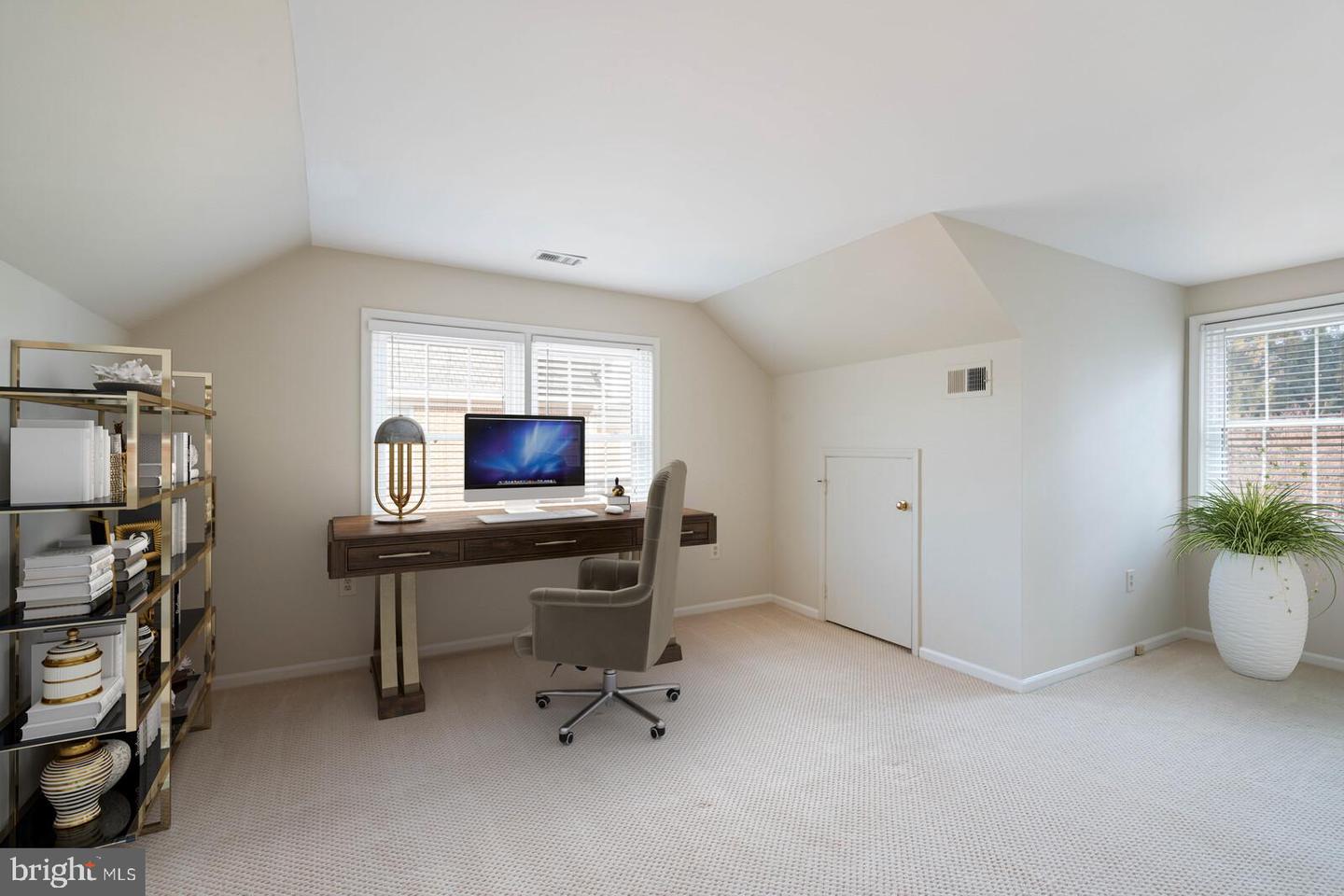 6211 HOMESPUN LANE