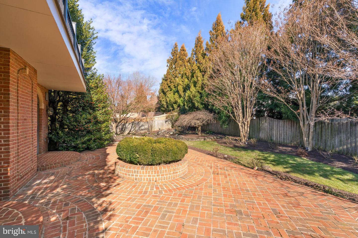 6211 HOMESPUN LANE