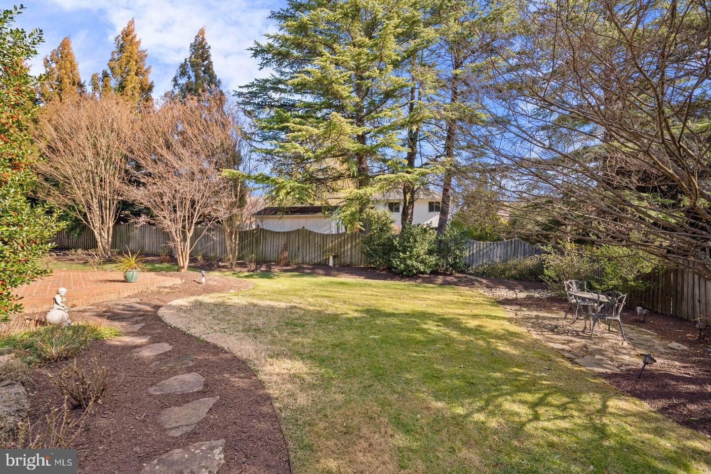 6211 HOMESPUN LANE