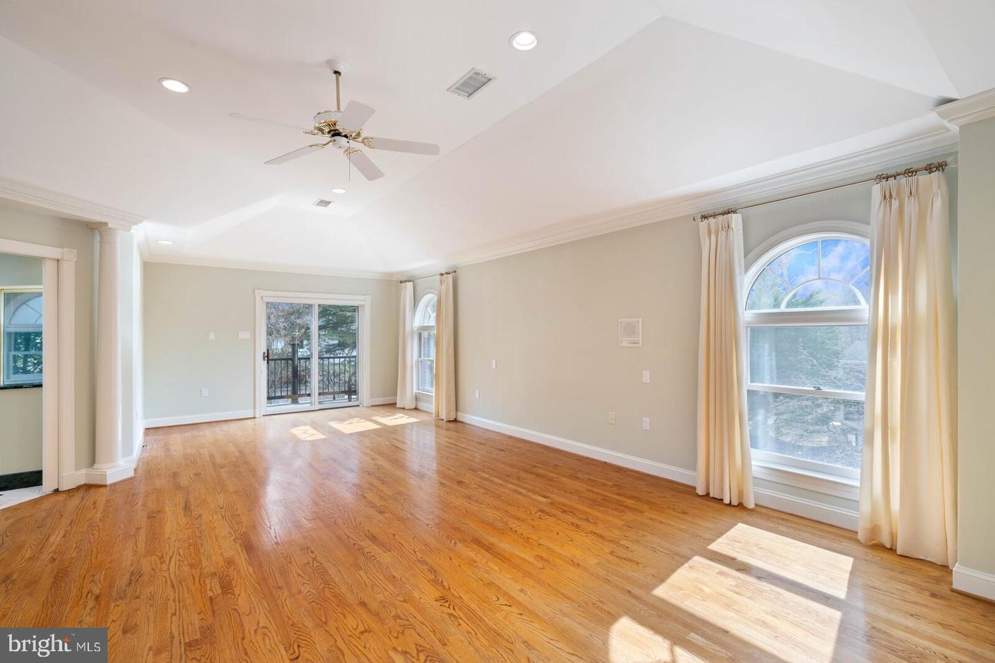 6211 HOMESPUN LANE