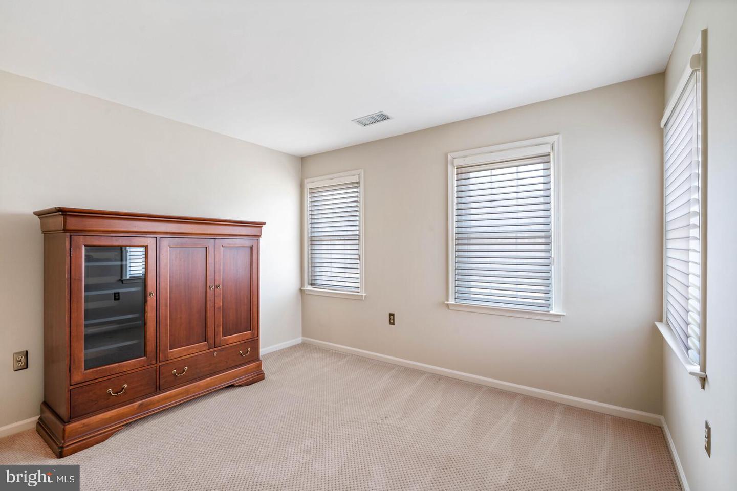 6211 HOMESPUN LANE