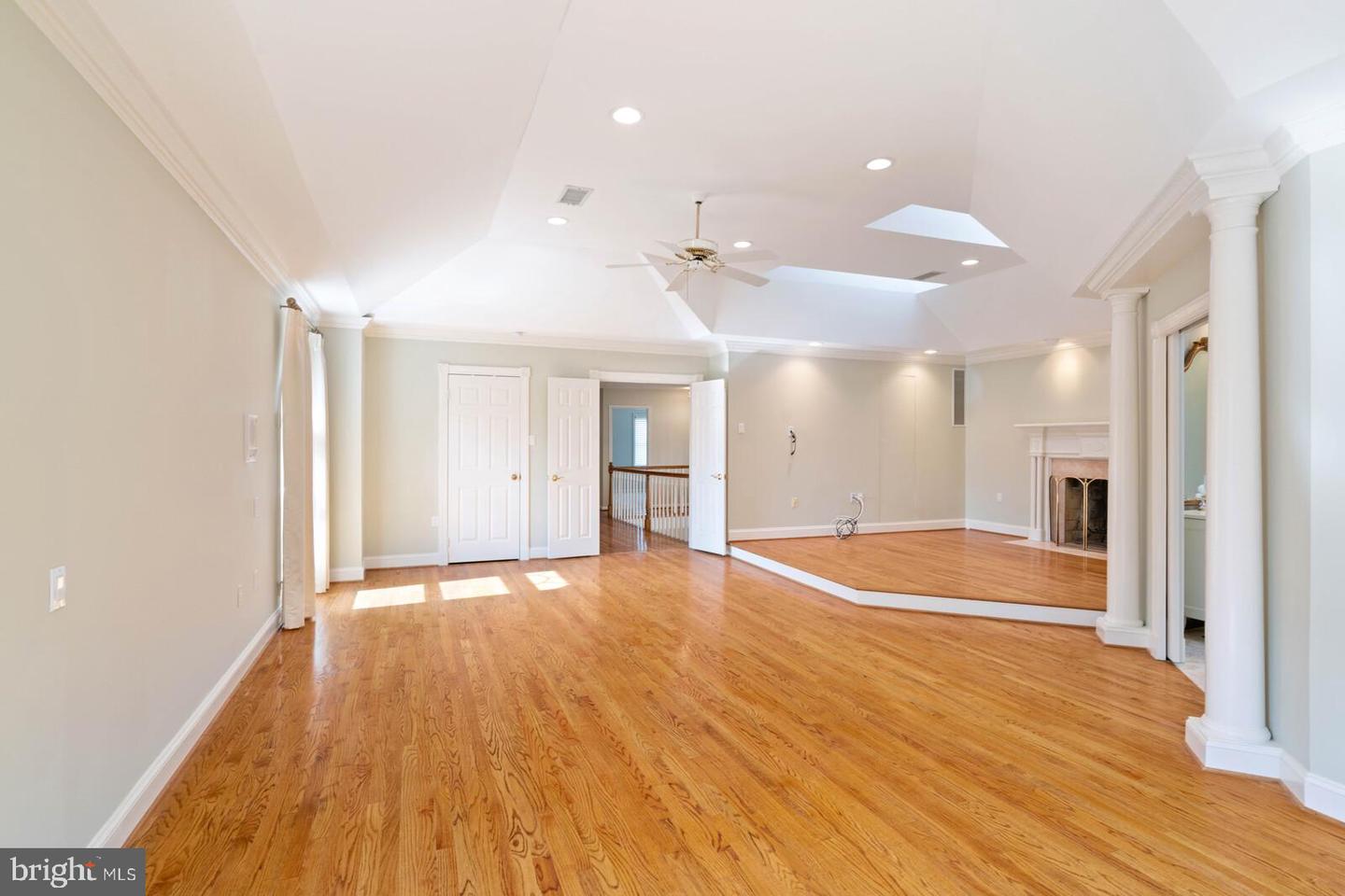 6211 HOMESPUN LANE