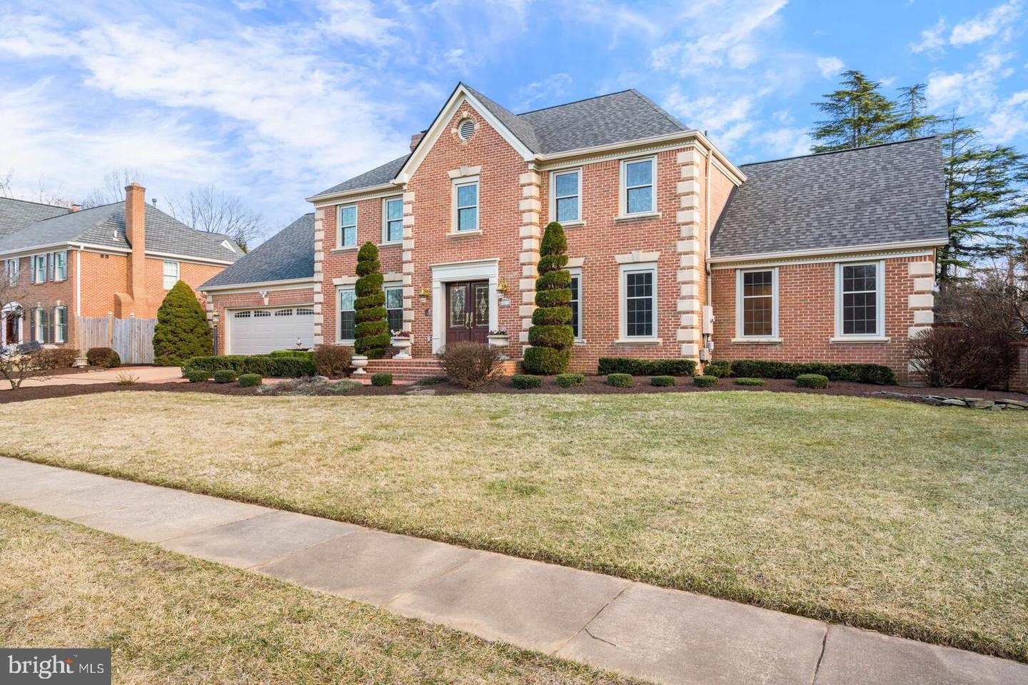 6211 HOMESPUN LANE