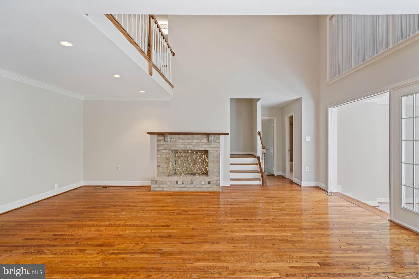 6211 HOMESPUN LANE