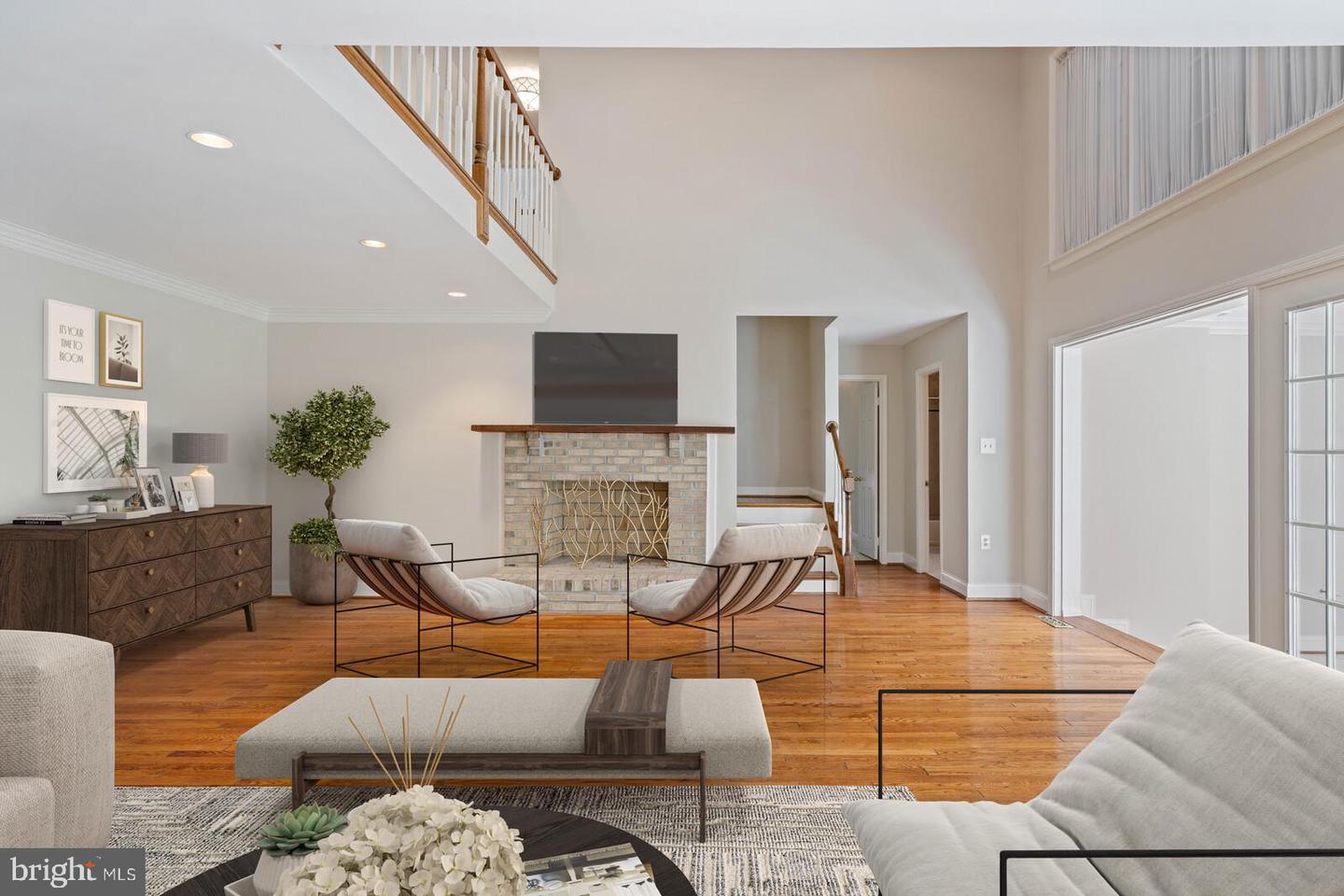 6211 HOMESPUN LANE