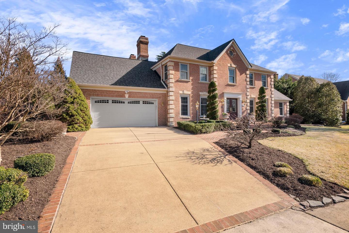 6211 HOMESPUN LANE
