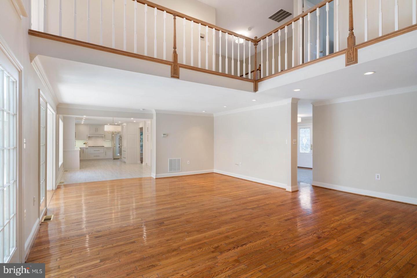 6211 HOMESPUN LANE