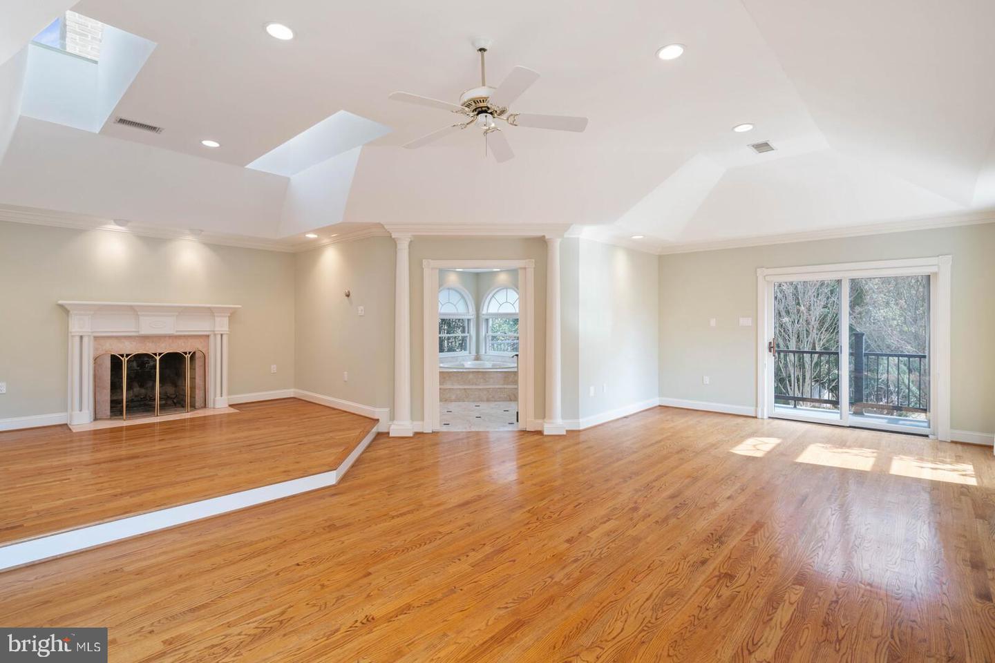 6211 HOMESPUN LANE