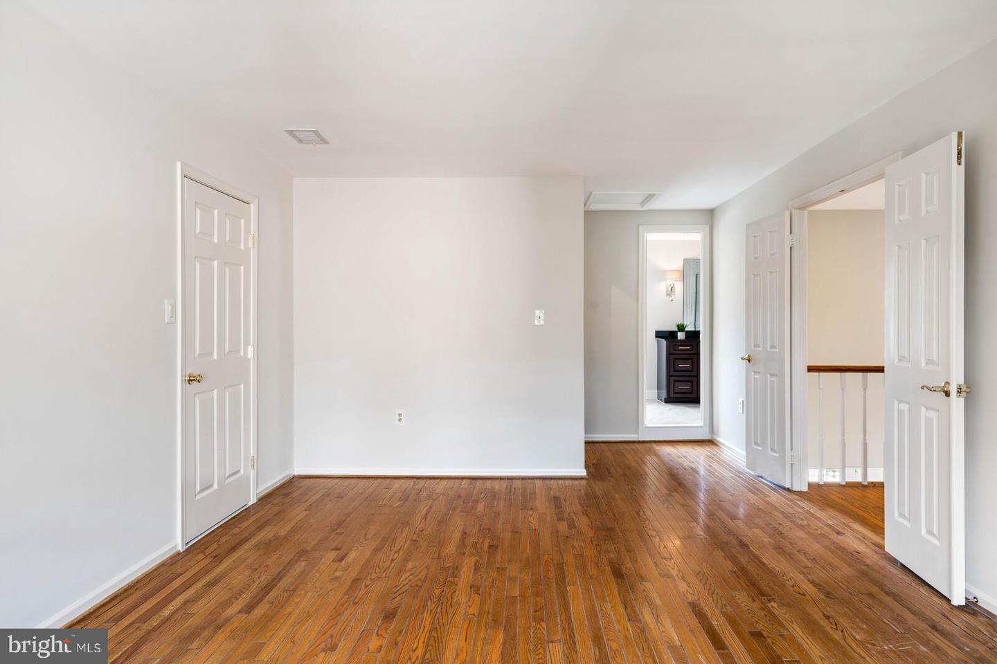 6211 HOMESPUN LANE