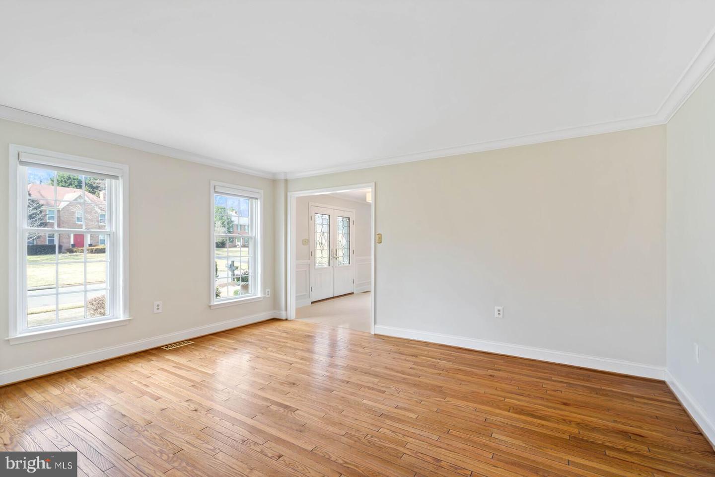 6211 HOMESPUN LANE
