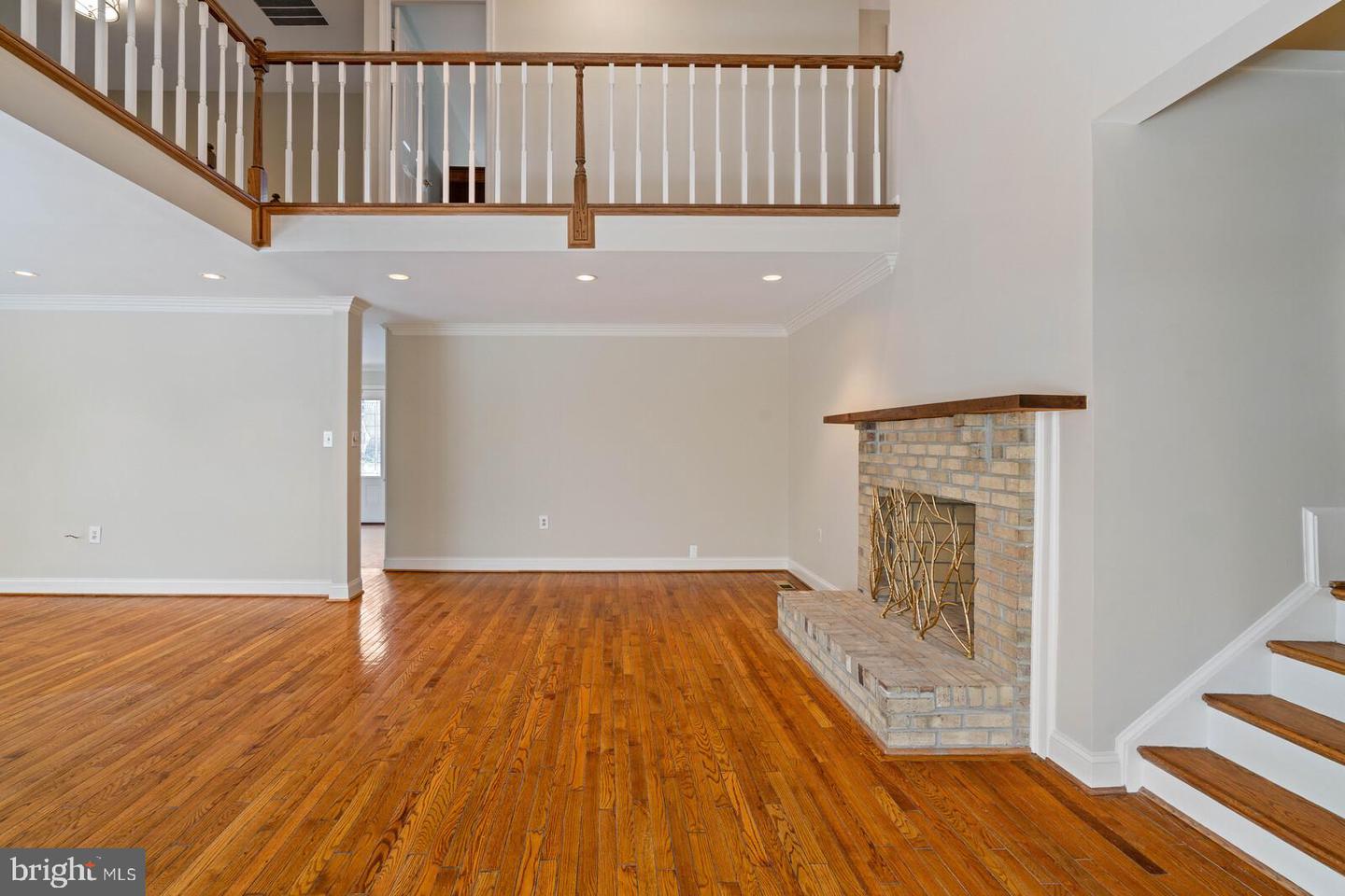 6211 HOMESPUN LANE