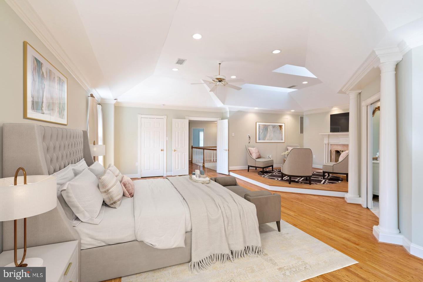 6211 HOMESPUN LANE