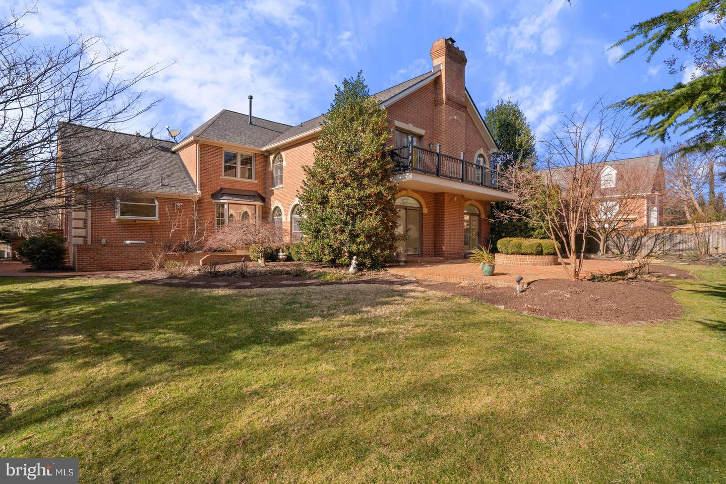 6211 HOMESPUN LANE