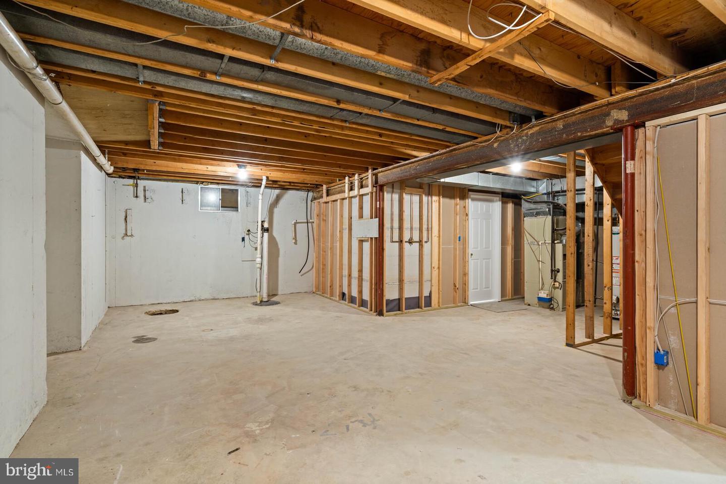6211 HOMESPUN LANE