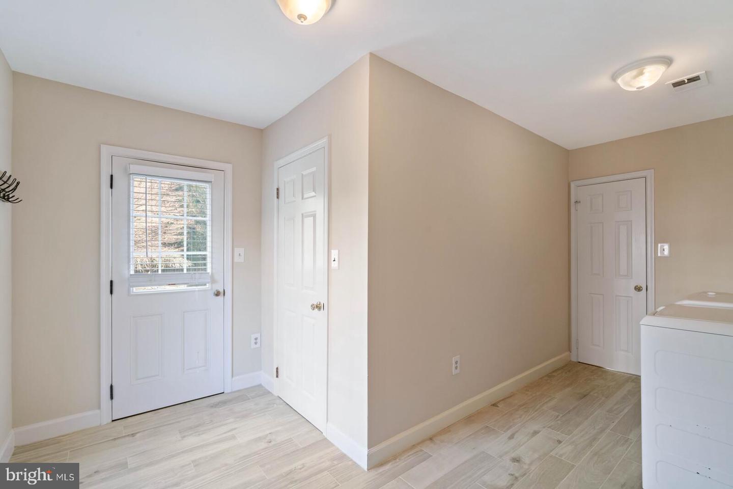 6211 HOMESPUN LANE