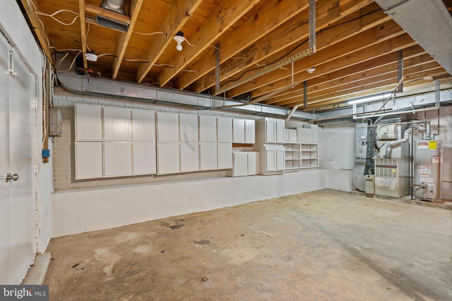 6211 HOMESPUN LANE