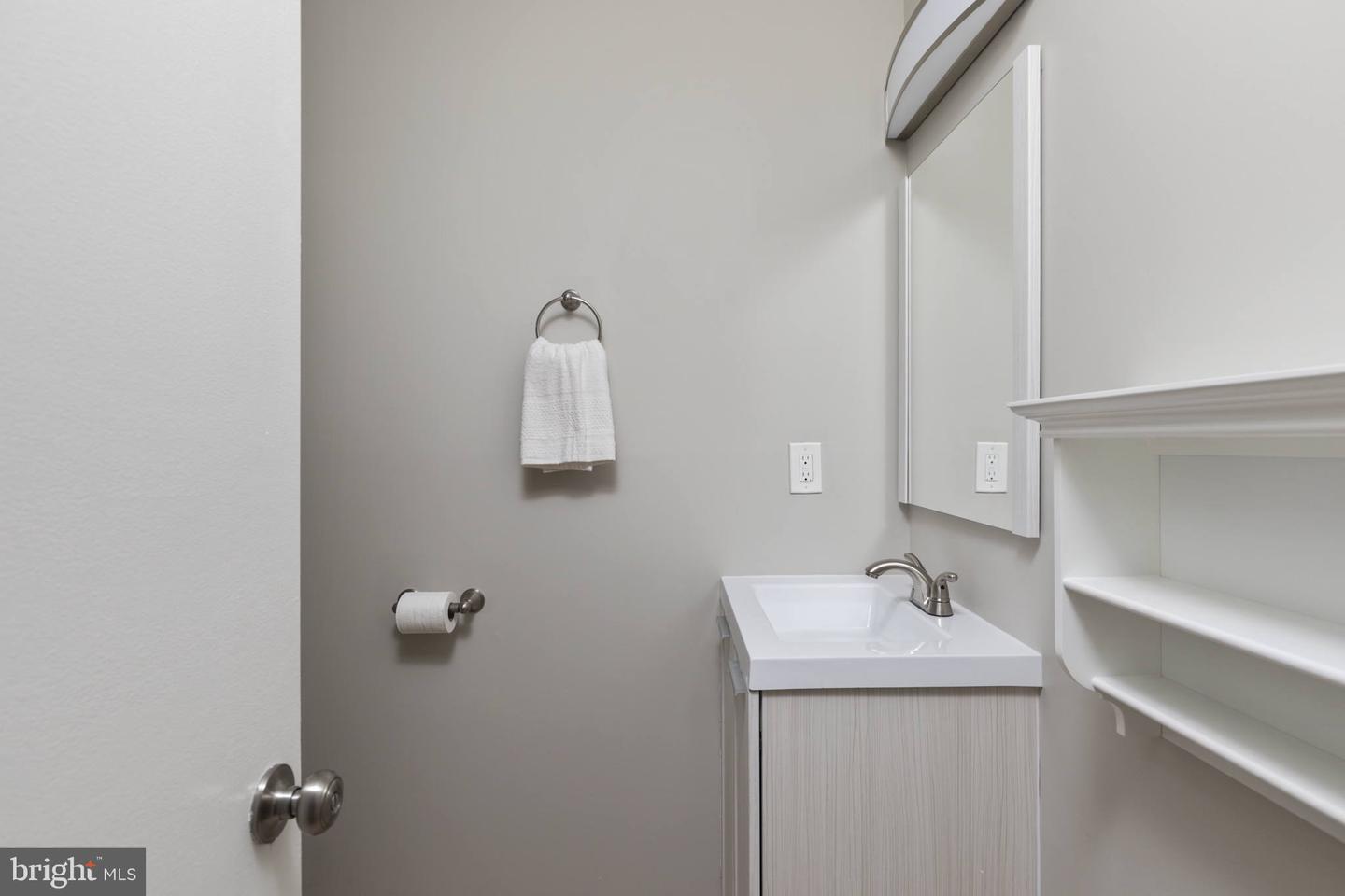 6408 SELBY COURT