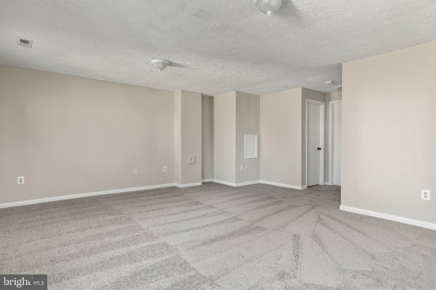 6408 SELBY COURT