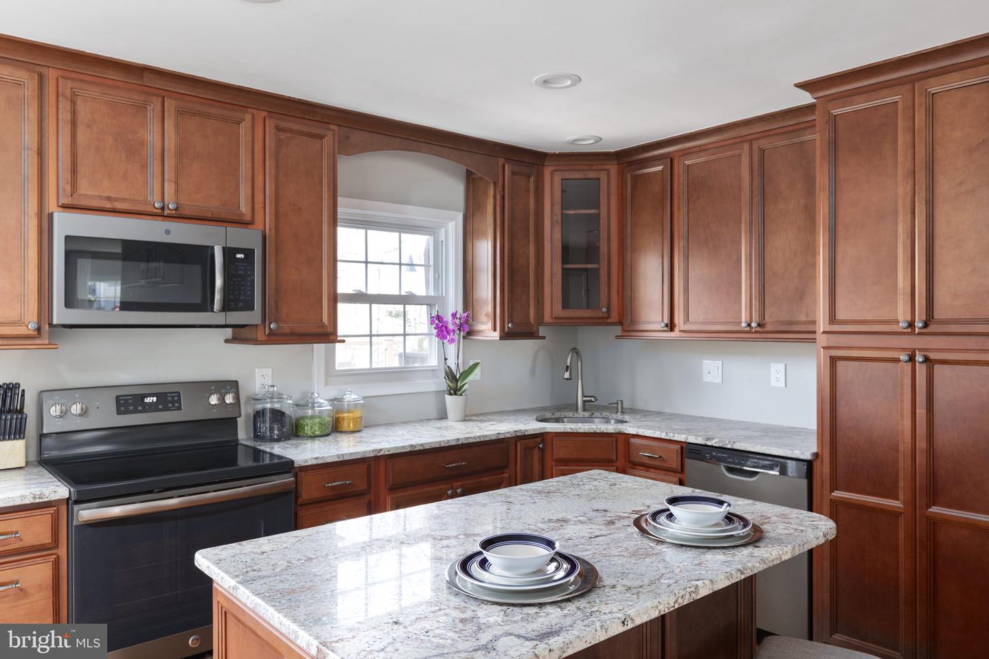 6408 SELBY COURT