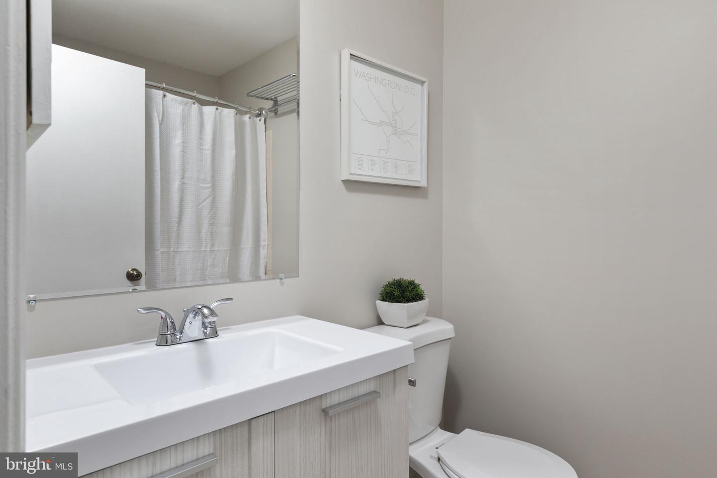 6408 SELBY COURT