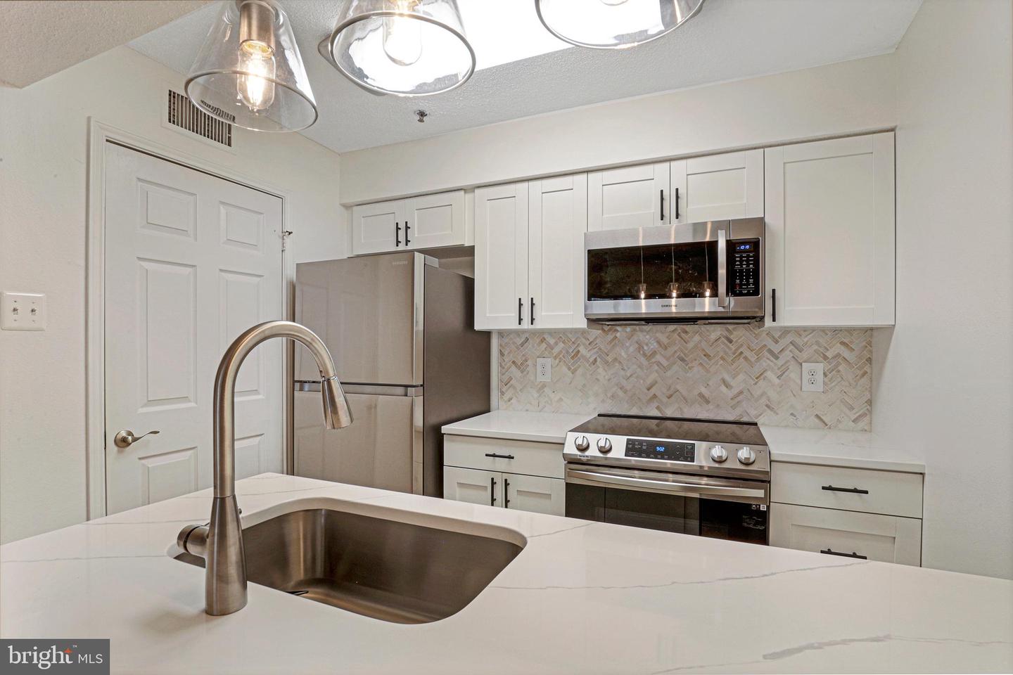 1504 LINCOLN WAY Unit: 214