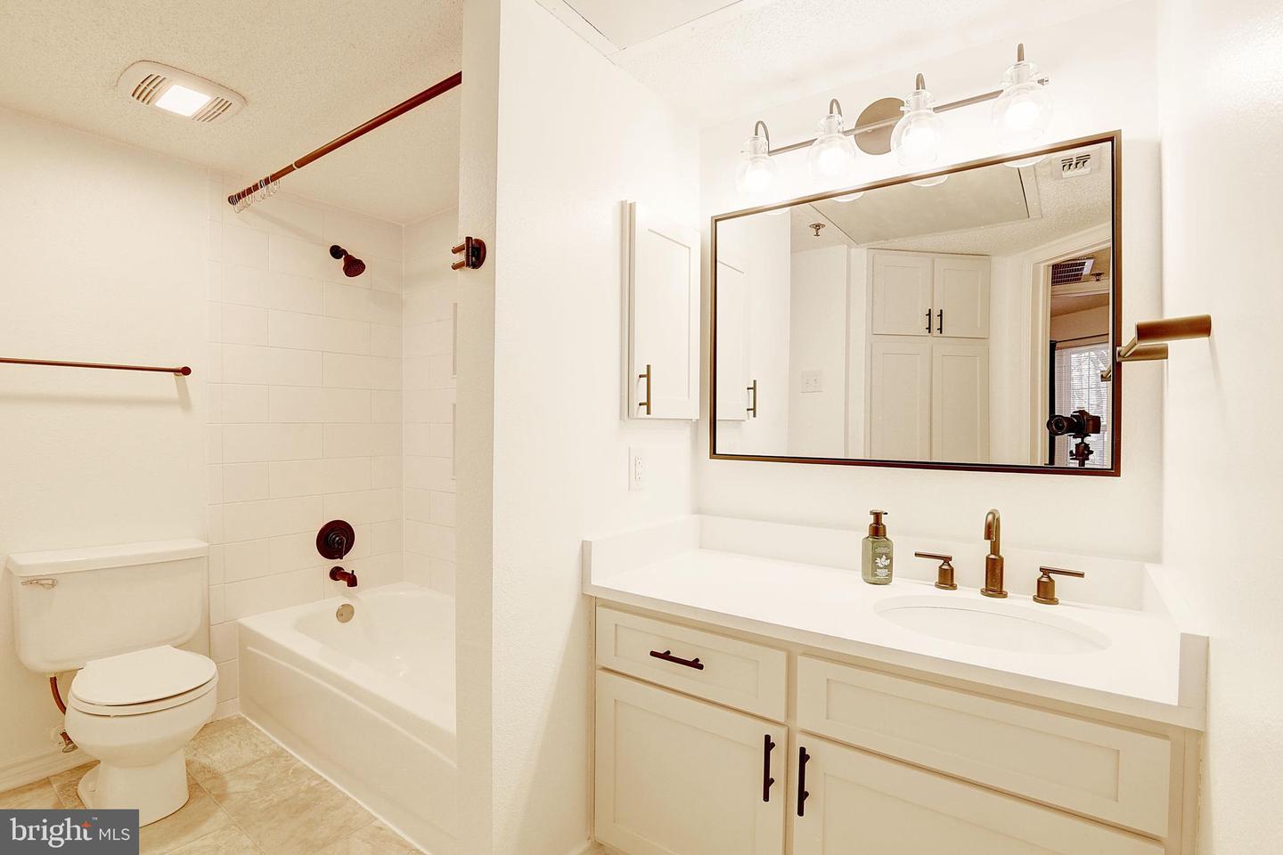 1504 LINCOLN WAY Unit: 214