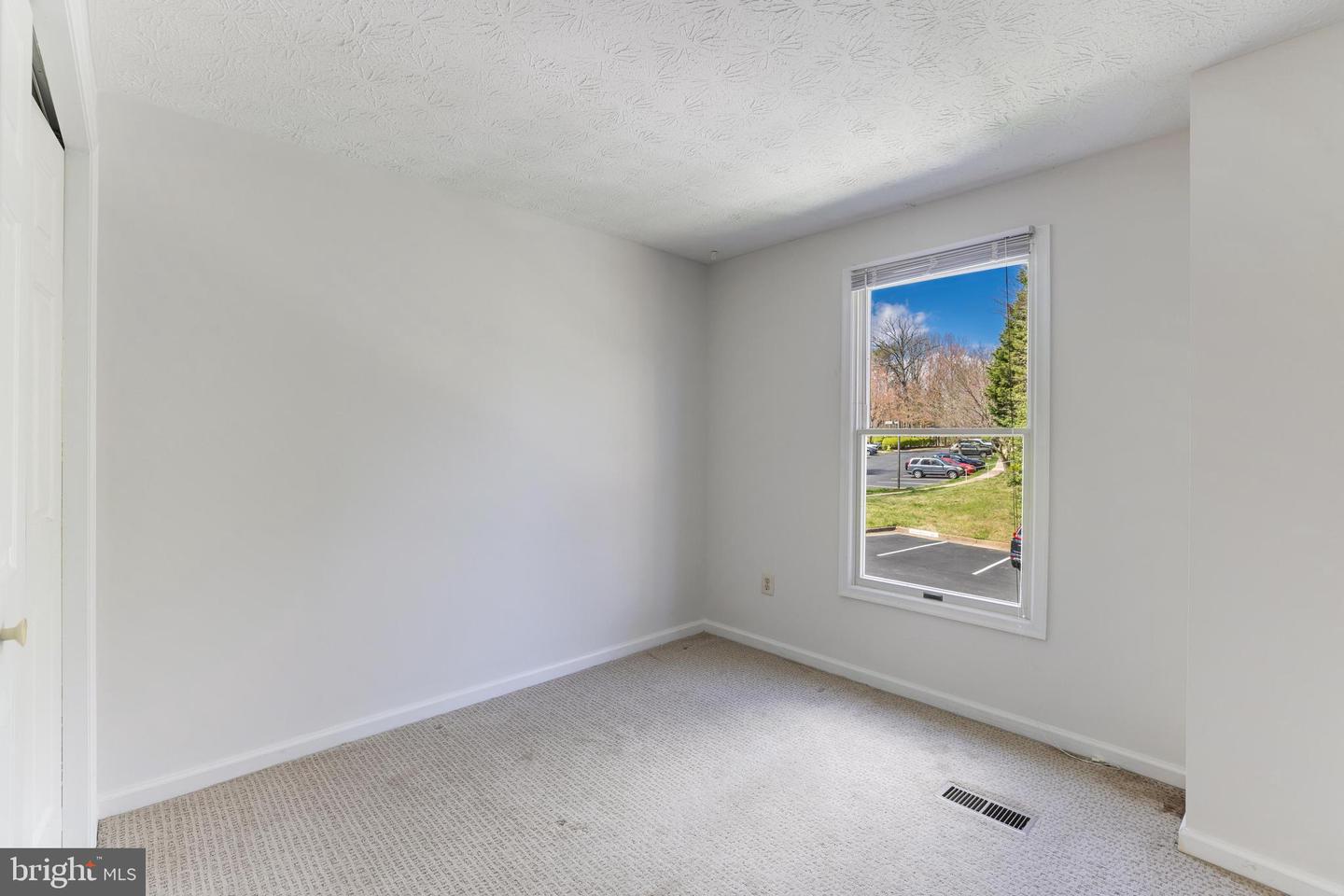 1521 TWISTED OAK DRIVE
