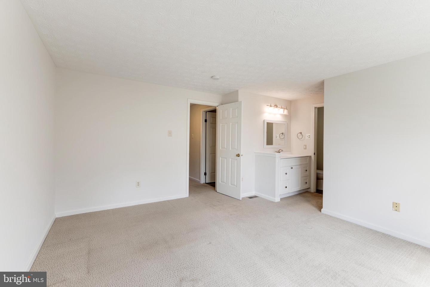 1521 TWISTED OAK DRIVE