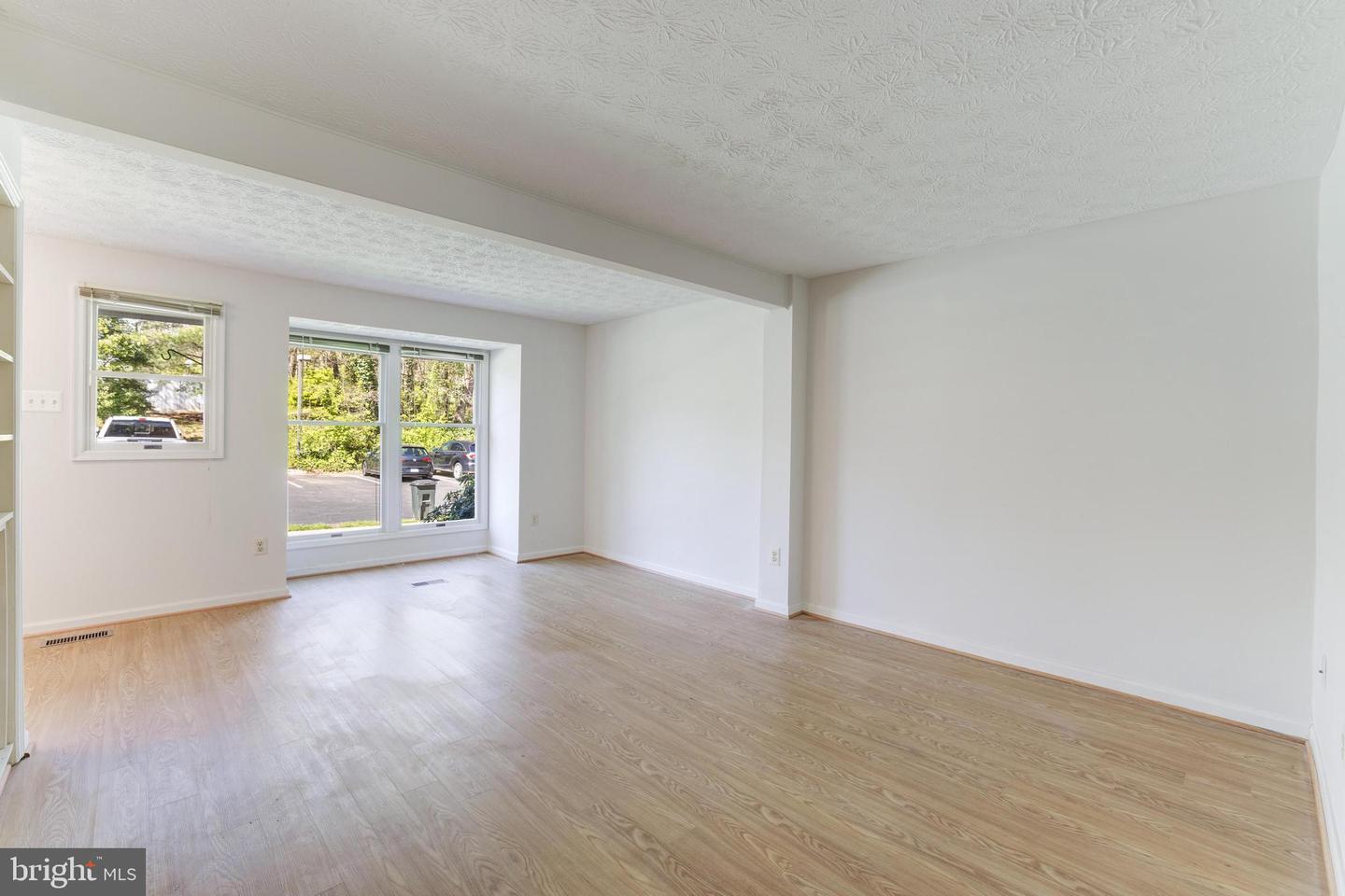 1521 TWISTED OAK DRIVE