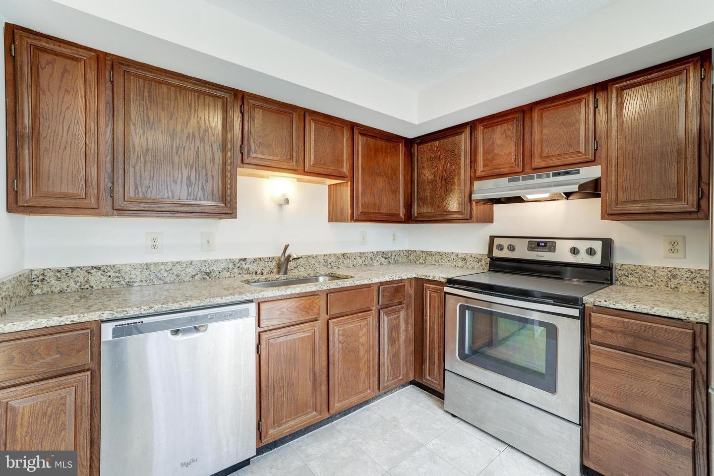 1521 TWISTED OAK DRIVE