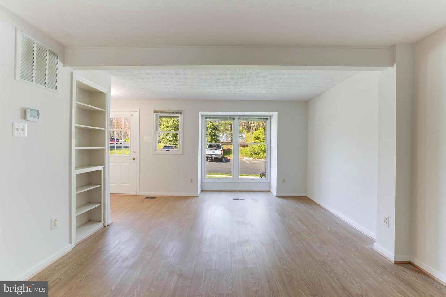 1521 TWISTED OAK DRIVE