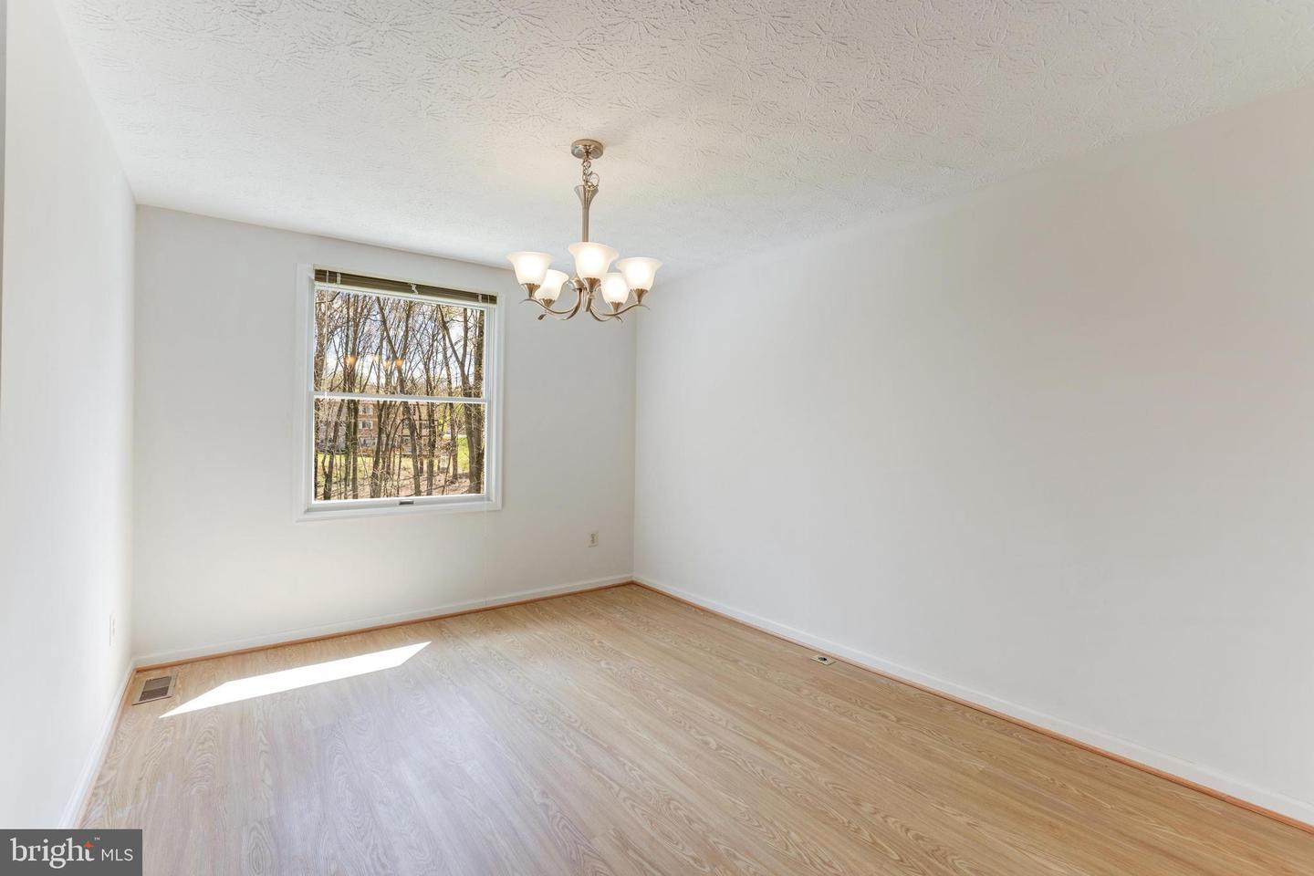 1521 TWISTED OAK DRIVE