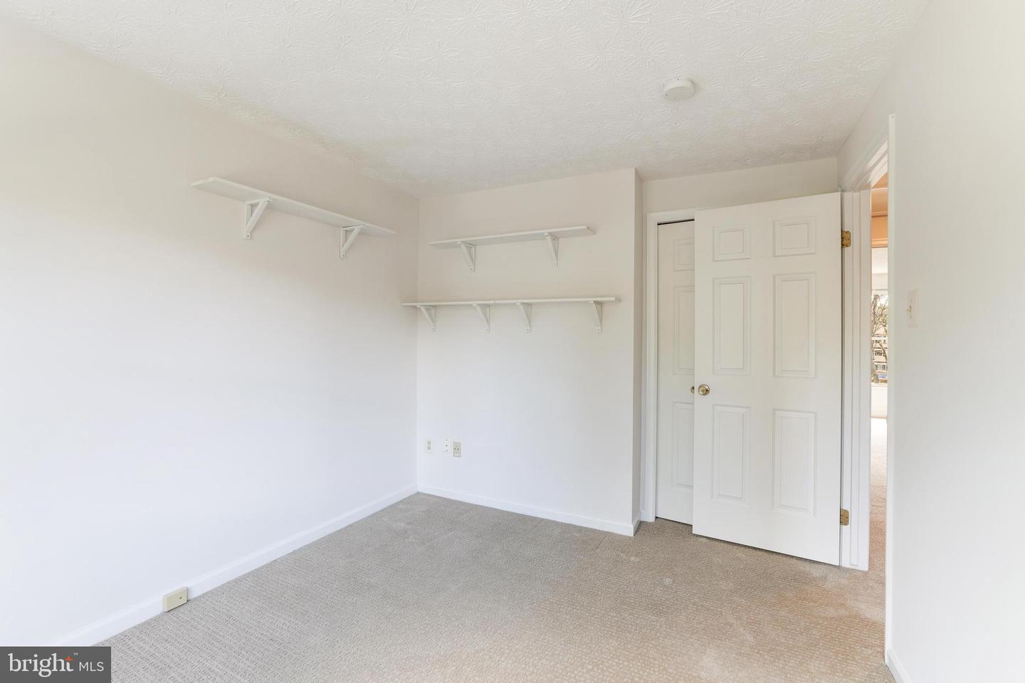 1521 TWISTED OAK DRIVE