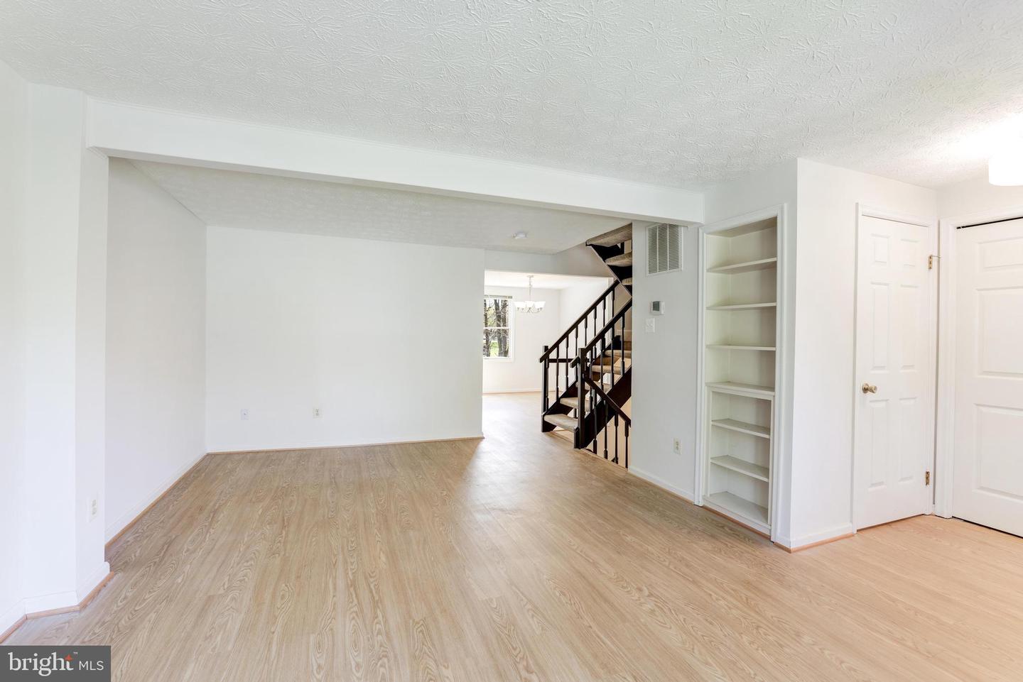 1521 TWISTED OAK DRIVE