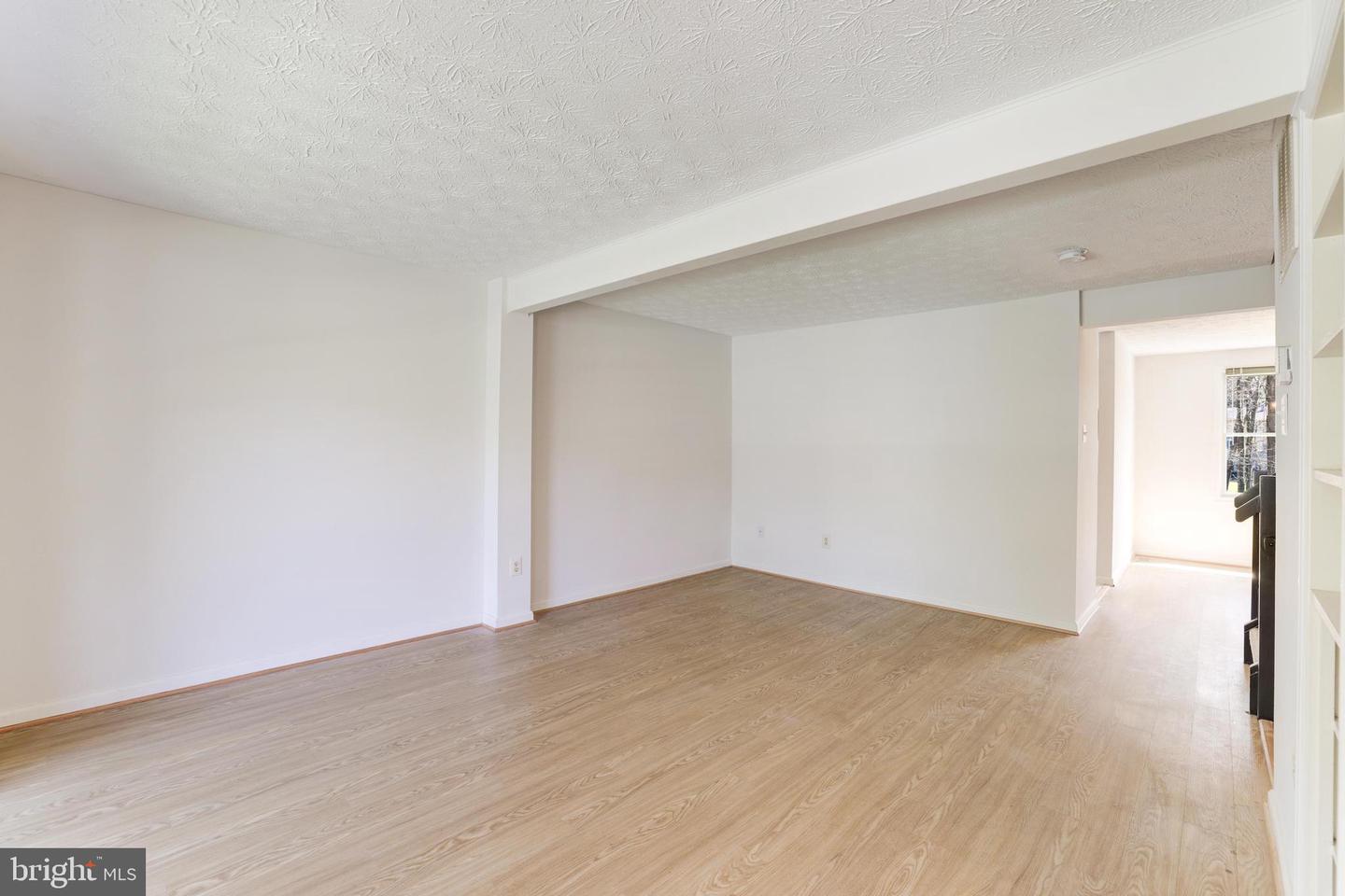 1521 TWISTED OAK DRIVE