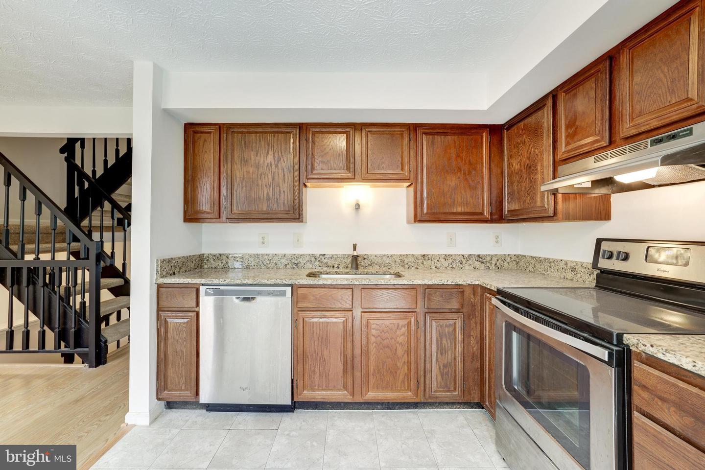 1521 TWISTED OAK DRIVE