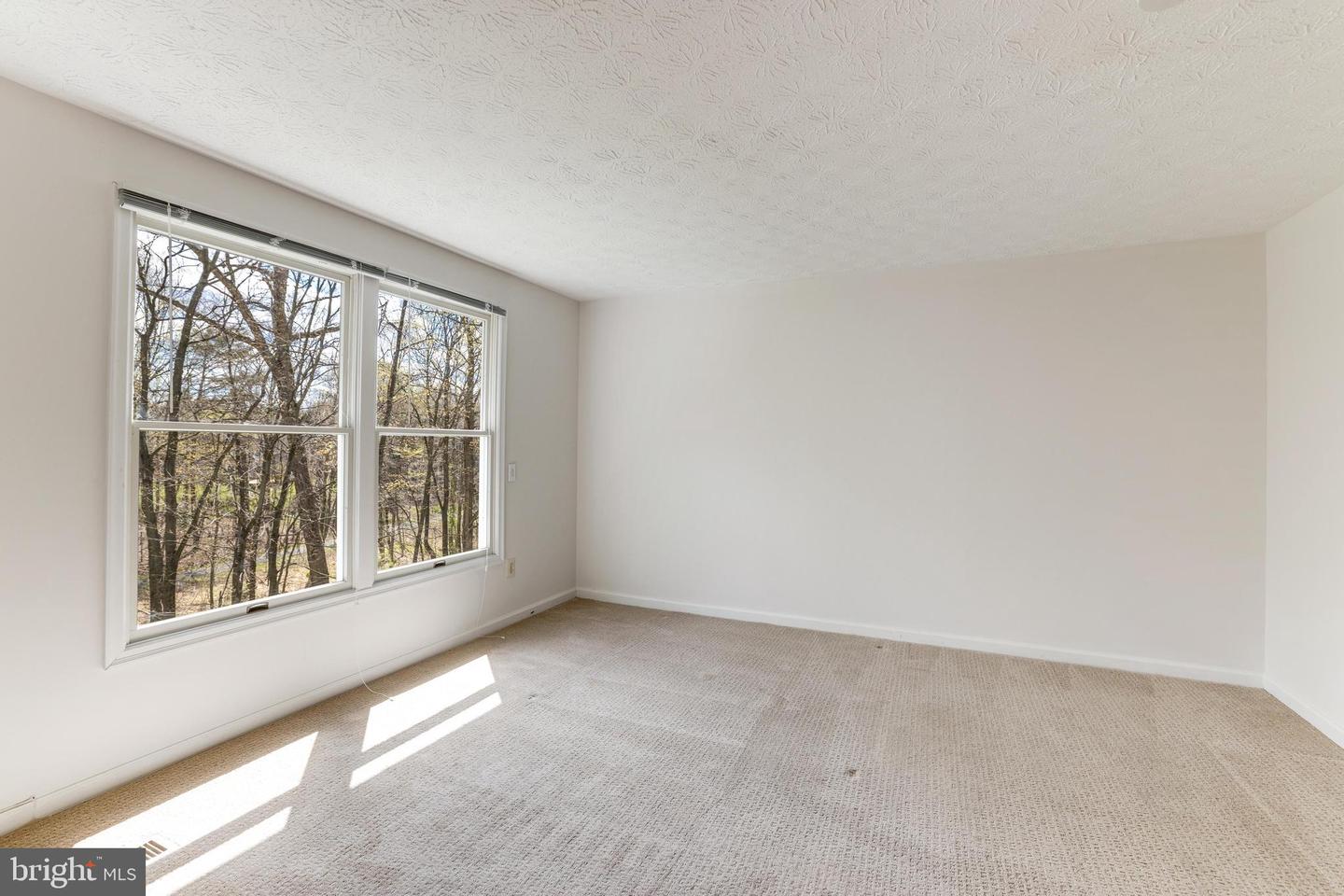 1521 TWISTED OAK DRIVE