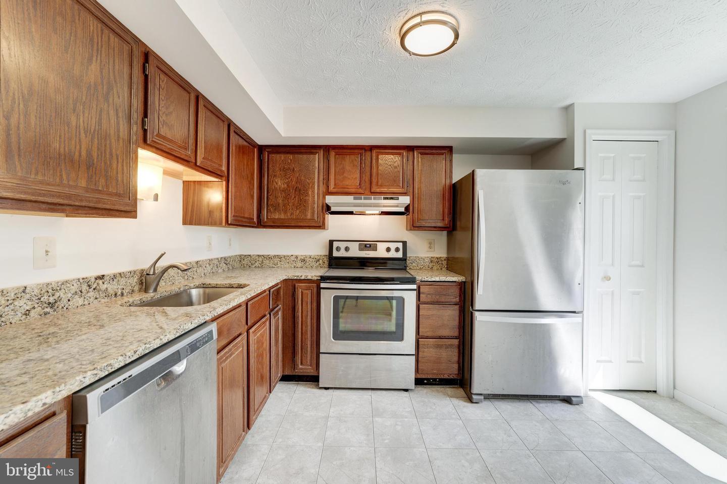 1521 TWISTED OAK DRIVE