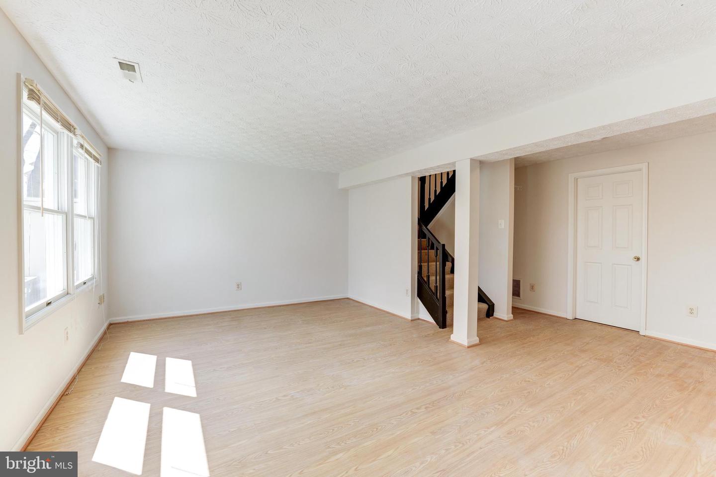 1521 TWISTED OAK DRIVE