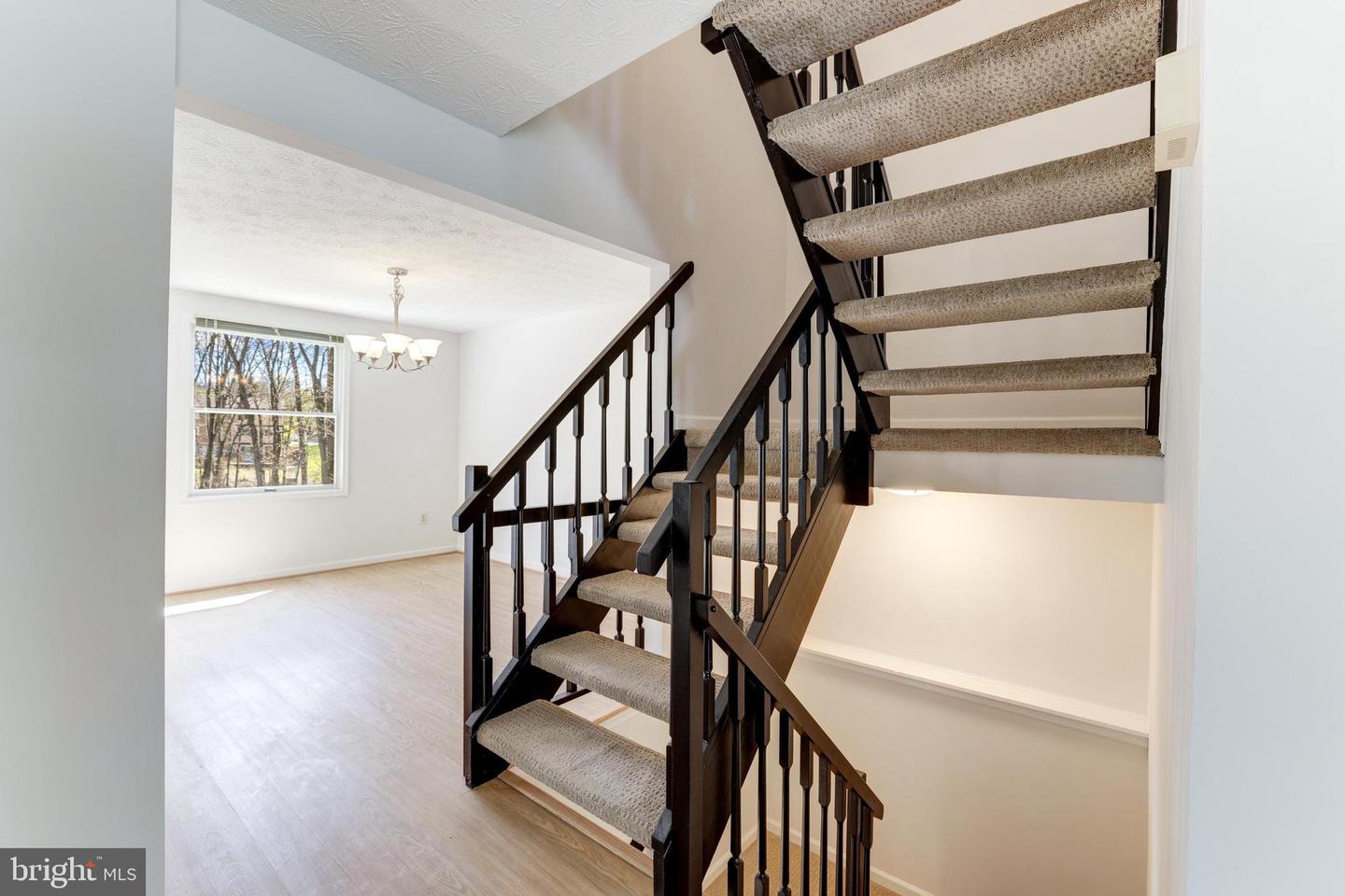 1521 TWISTED OAK DRIVE