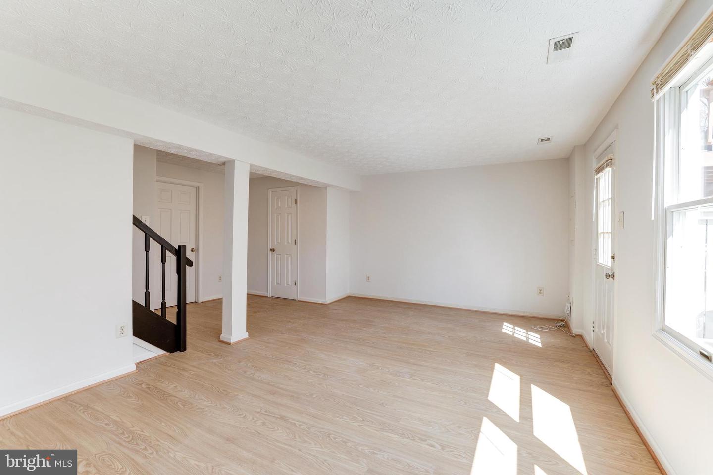 1521 TWISTED OAK DRIVE