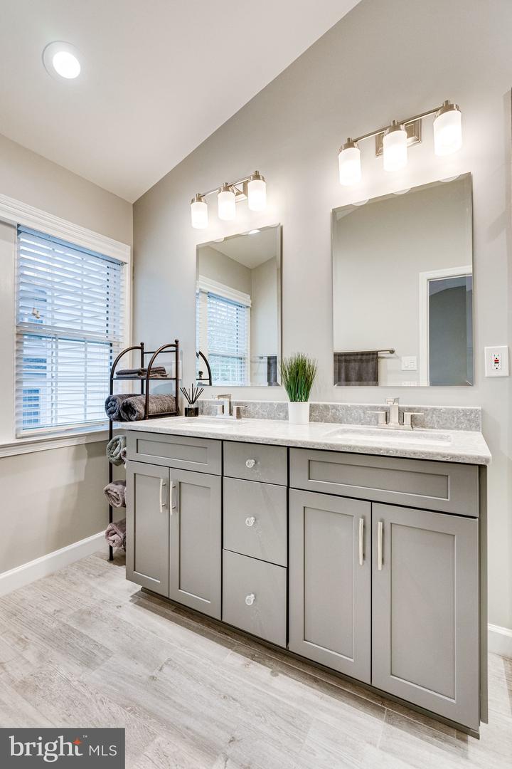 11449 ROTHBURY SQUARE
