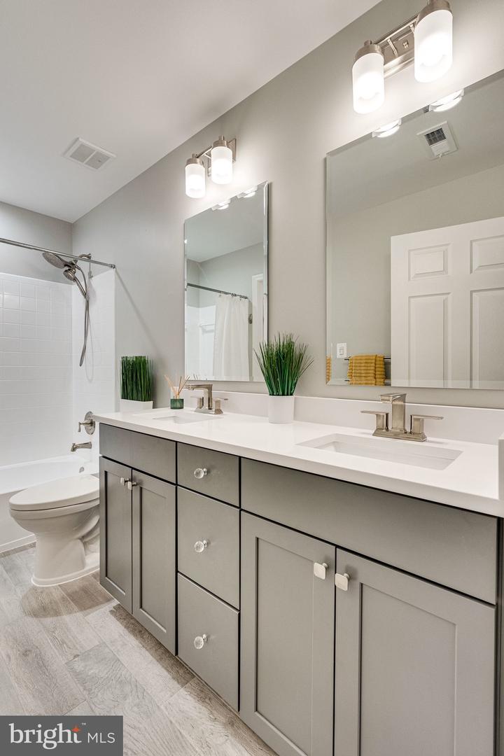 11449 ROTHBURY SQUARE