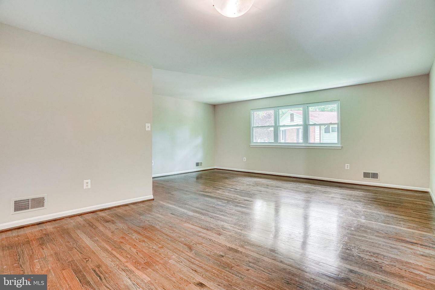 4939 GAINSBOROUGH DRIVE
