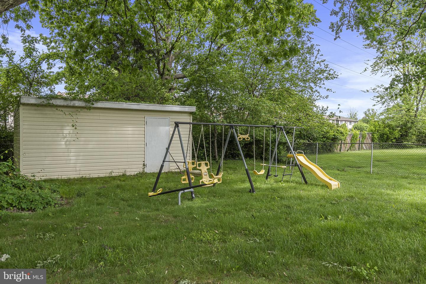 4916 TREETOP LANE