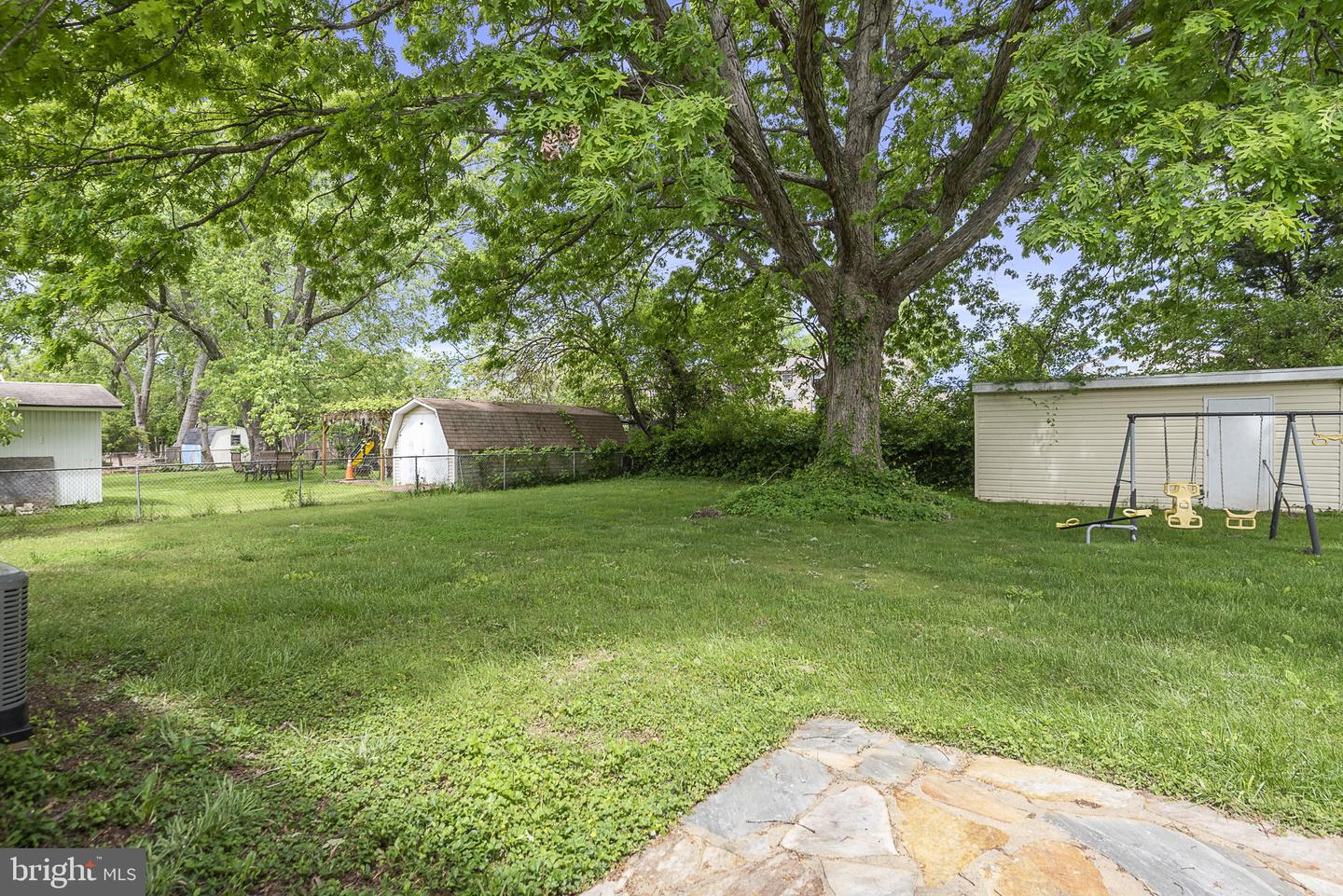 4916 TREETOP LANE