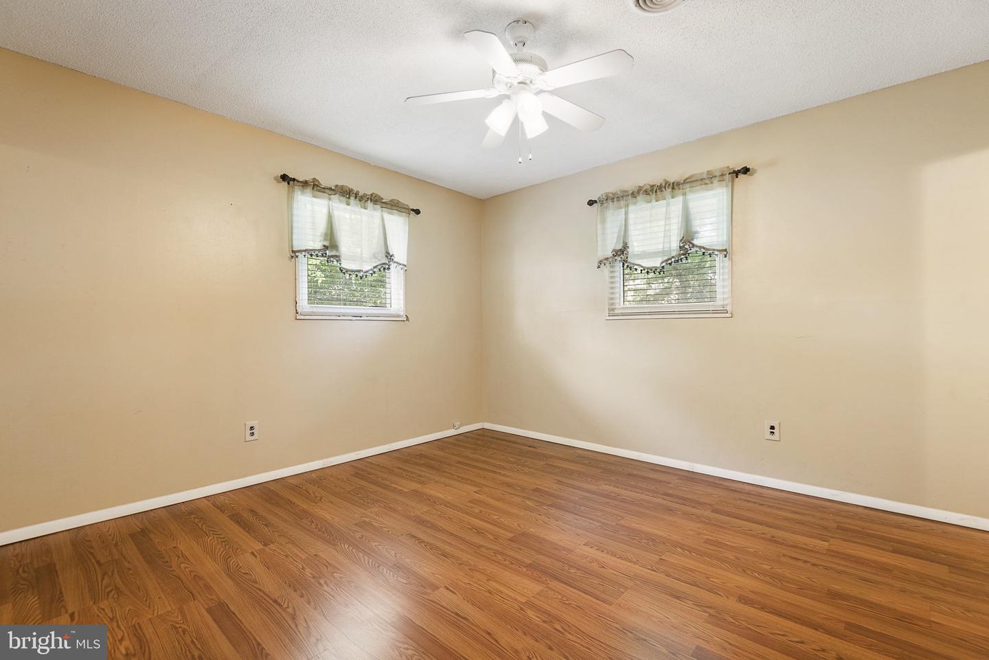 4916 TREETOP LANE