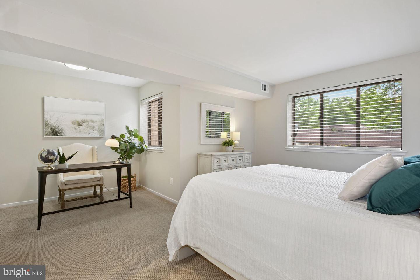1650 PARKCREST CIRCLE Unit: 100