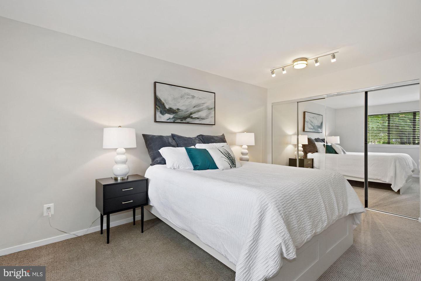 1650 PARKCREST CIRCLE Unit: 100