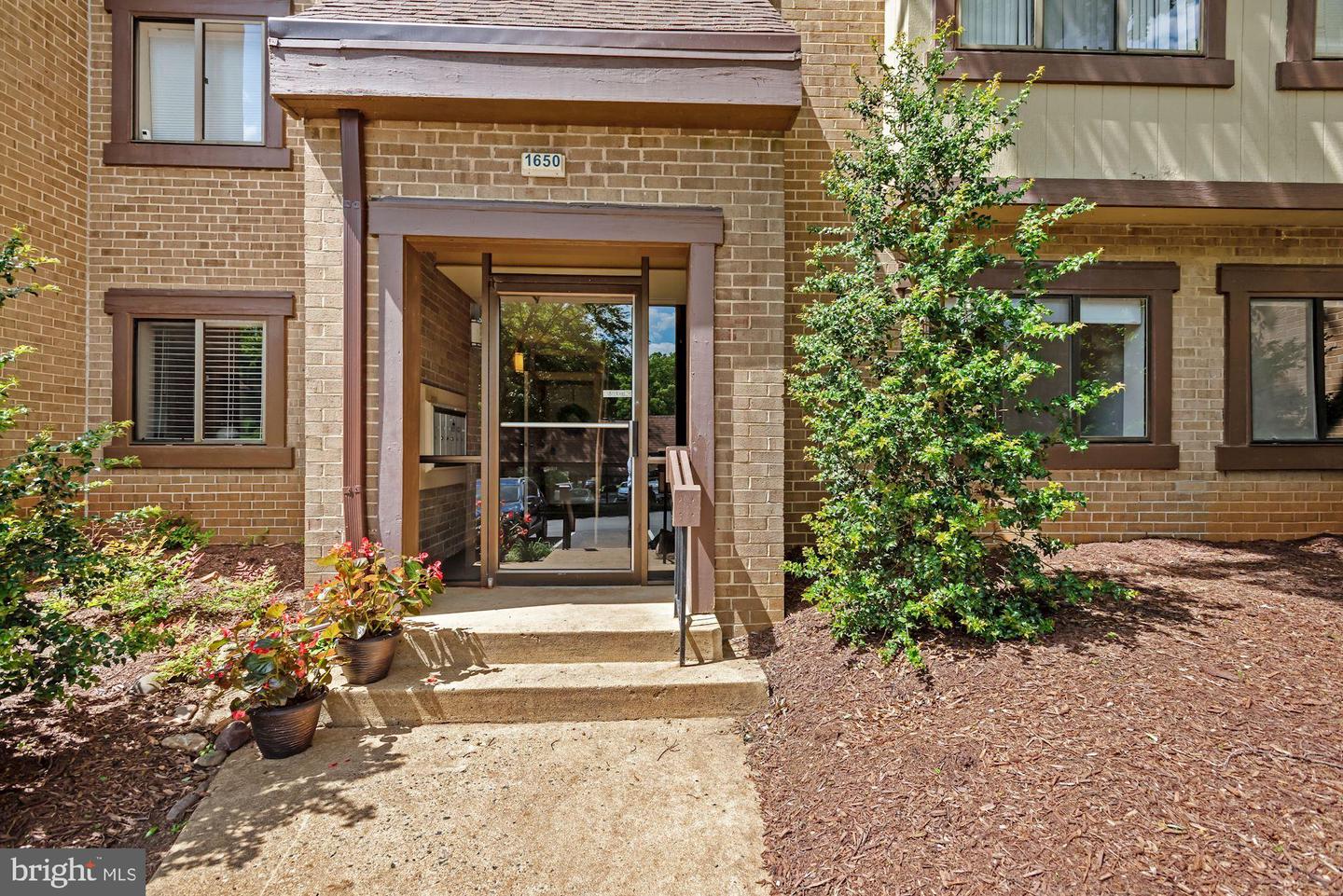 1650 PARKCREST CIRCLE Unit: 100